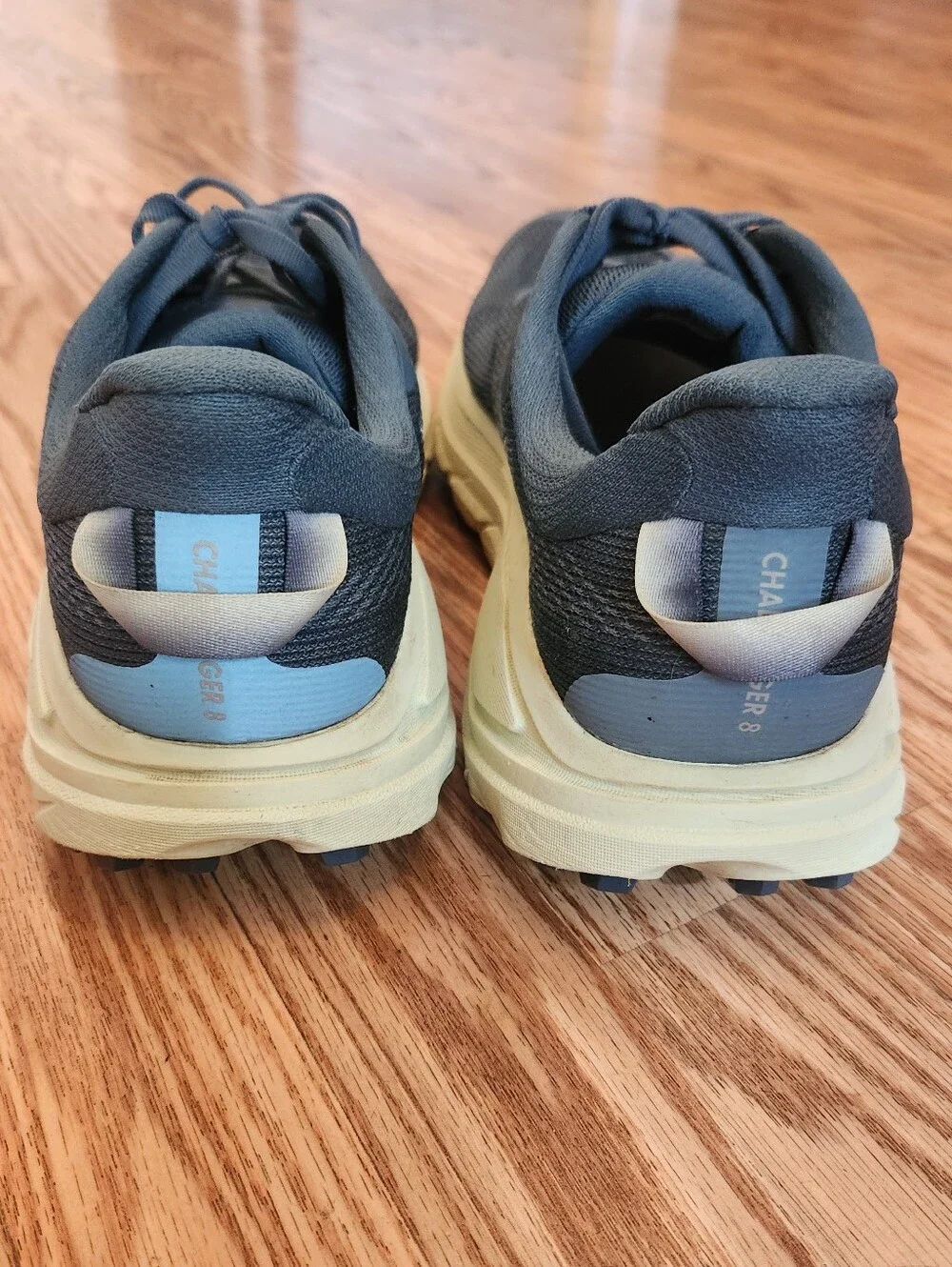HOKA WIDE Challenger 8 Trail Running Shoes